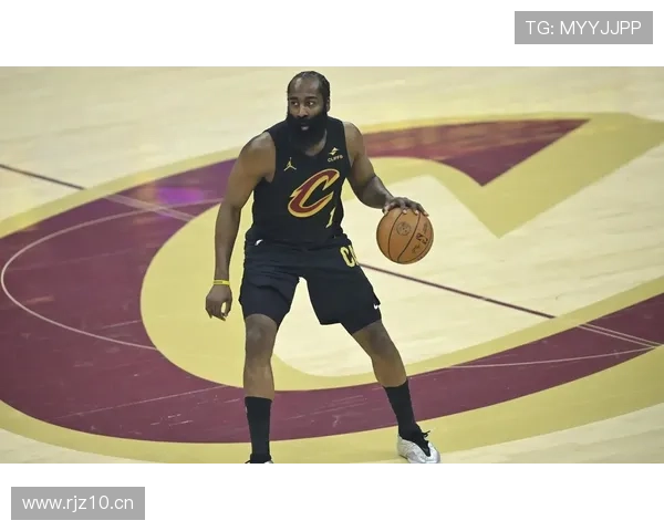 哈登18+7+6助骑士复仇活塞 米切尔场边助威 哈登18+7+6助骑士复仇活塞 米切尔场边助威